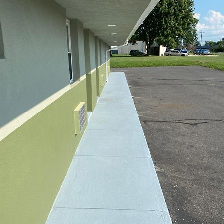 Red Carpet Inn & Suites Wrightstown Exterior photo