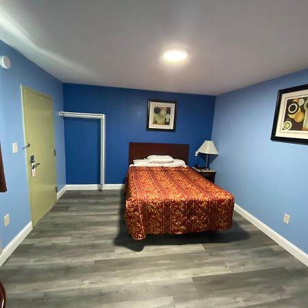 Red Carpet Inn & Suites Wrightstown Exterior photo