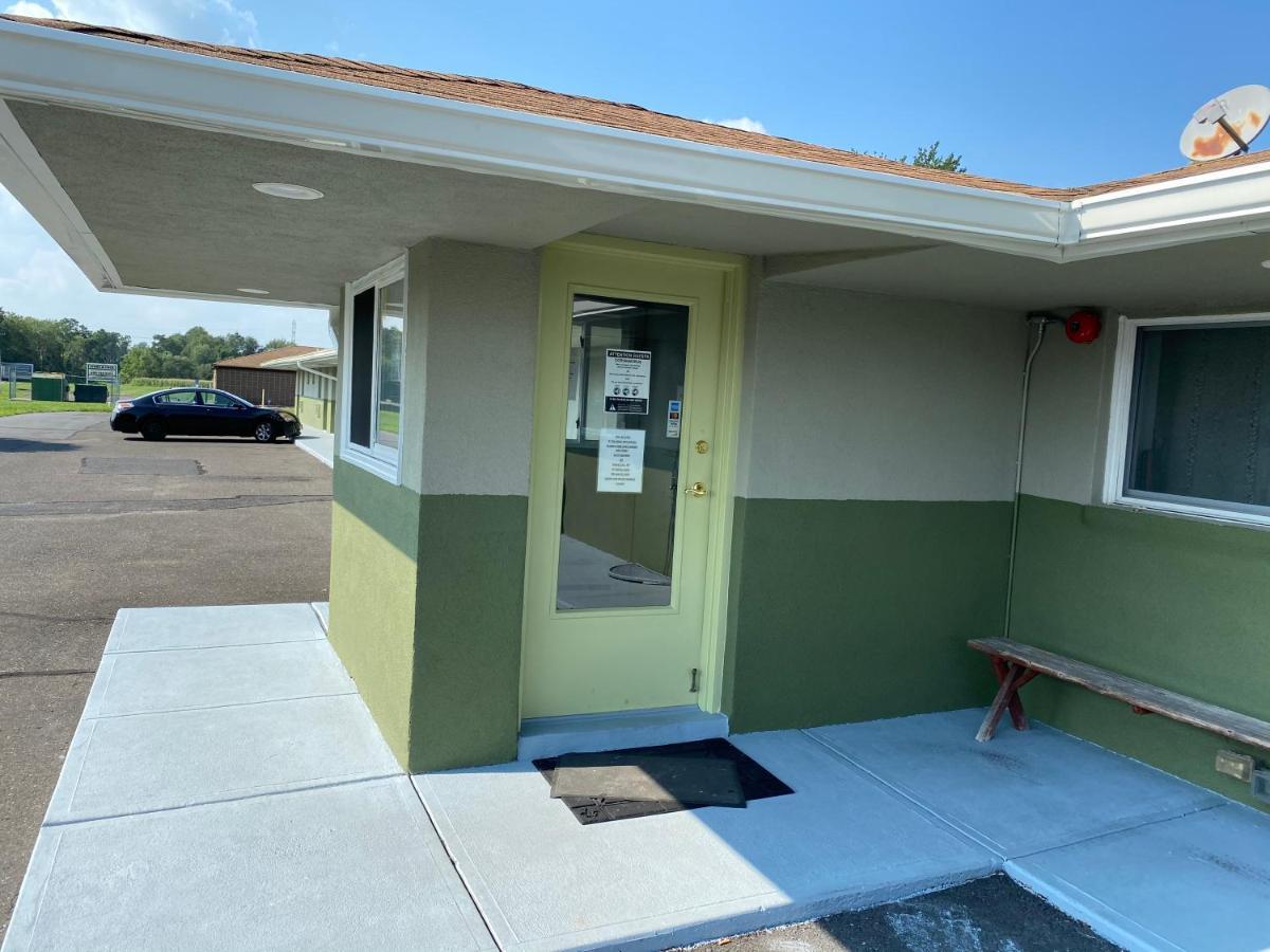 Red Carpet Inn & Suites Wrightstown Exterior photo