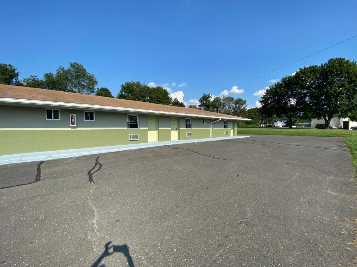 Red Carpet Inn & Suites Wrightstown Exterior photo