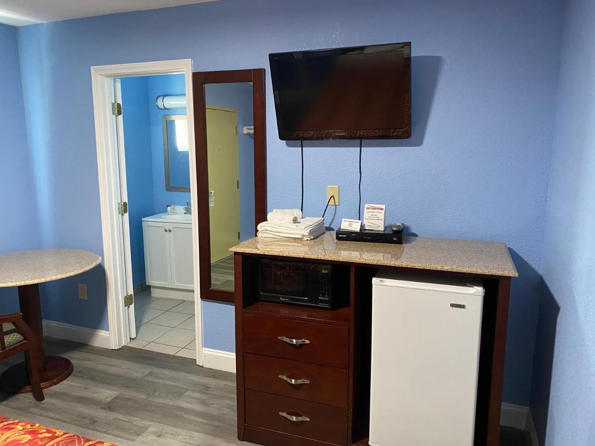 Red Carpet Inn & Suites Wrightstown Exterior photo