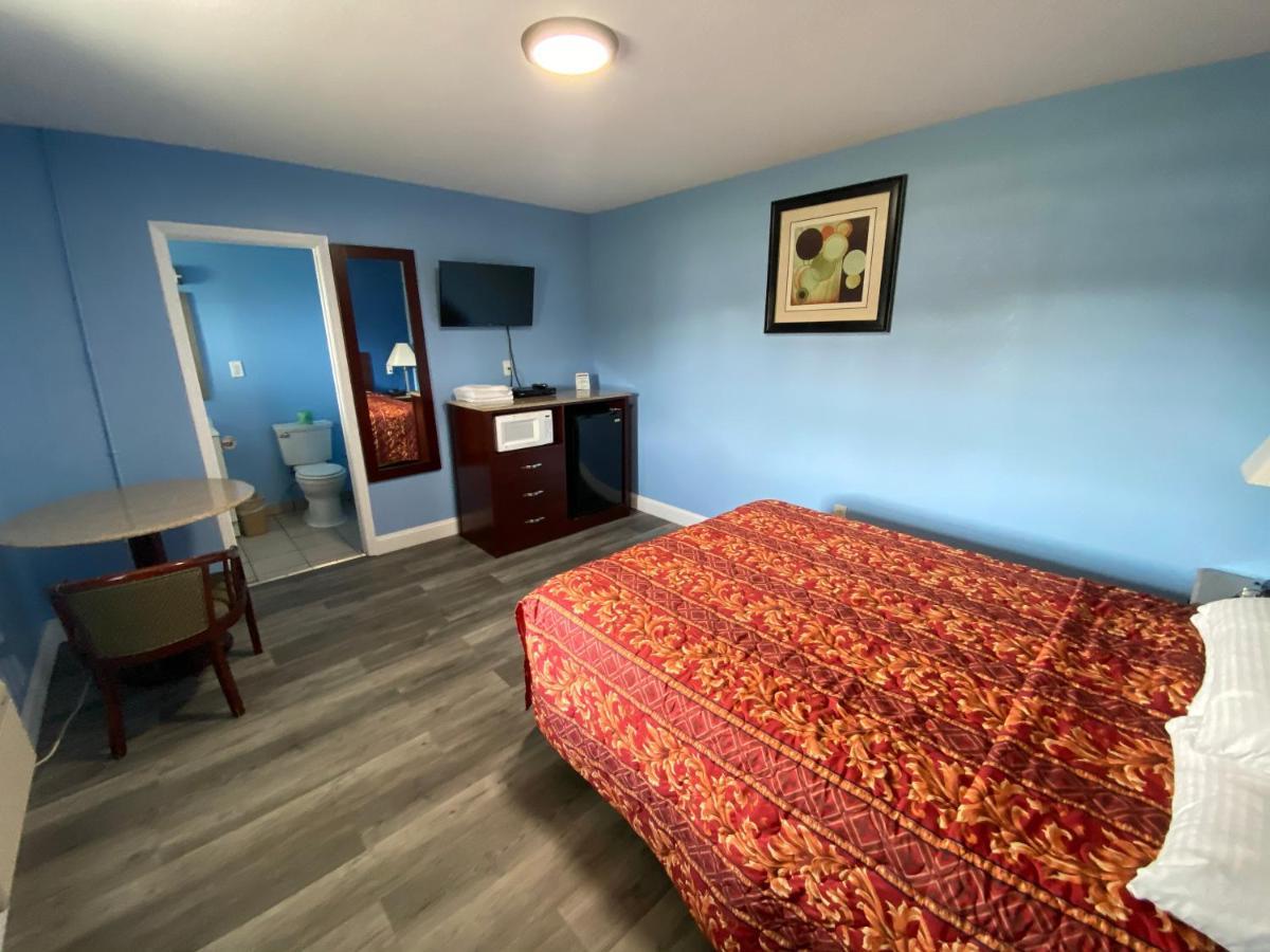 Red Carpet Inn & Suites Wrightstown Exterior photo