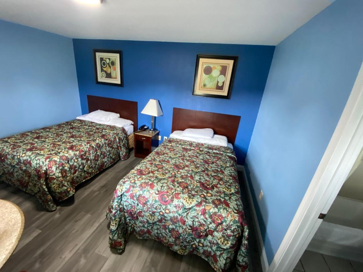 Red Carpet Inn & Suites Wrightstown Exterior photo