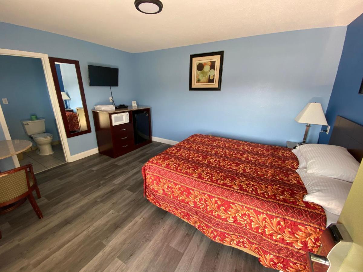 Red Carpet Inn & Suites Wrightstown Exterior photo