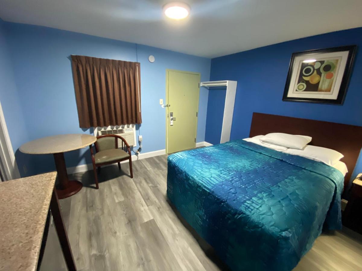 Red Carpet Inn & Suites Wrightstown Exterior photo