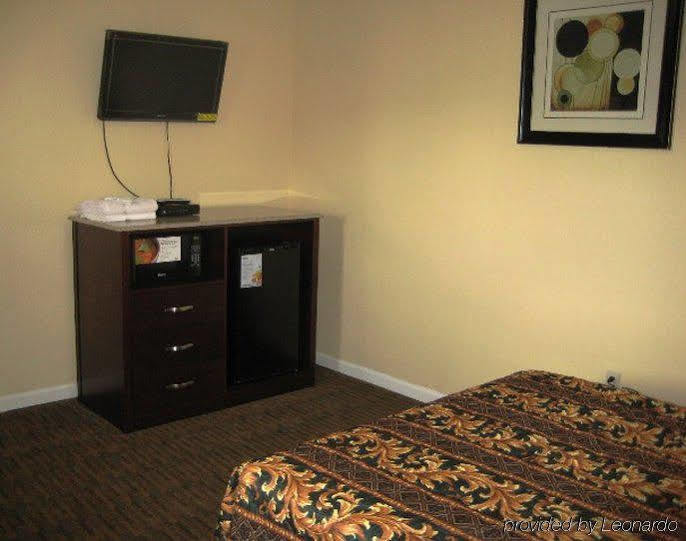 Red Carpet Inn & Suites Wrightstown Exterior photo